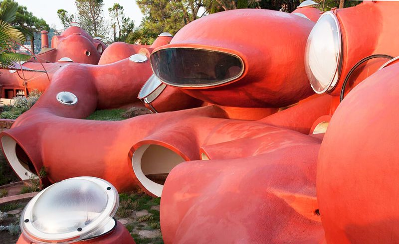 Maisons bulles en béton et la villa Roux