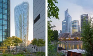 Deux gratte-ciel modernes se dressent dans une ville. À gauche, un bâtiment incurvé reflète la lumière. À droite, plusieurs tours bordent un cours d'eau entouré de verdure.