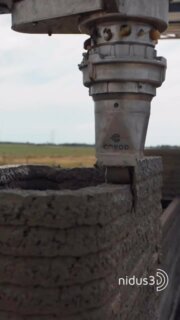 [SOLUTION BÉTON] Imaginez que la maison de vos rêves soit construite en seulement une semaine ! 🏠
 
Cette technologie permet de créer des bâtiments à l’aide de couches successives de béton qui sont coulées par une buse suivant un plan préétabli.
 
Le béton imprimé en 3D présente de nombreux avantages par rapport aux méthodes de construction traditionnelles. Plus rapide et plus efficace, cette innovation offre une plus grande souplesse de conception, l’imprimante peut créer des formes complexes.
 
Serez-vous les prochains à construire votre maison en béton imprimé en 3D ?
 
📸 @nidus3d 
 
 
Rendez-vous sur @bybeton_ pour découvrir de nouvelles constructions béton !
.
.
.
#bybéton #béton #concrete #architecture #archilovers #concreteconstruction #concrete3D #construction #innovation #design #concretehome #minimalism