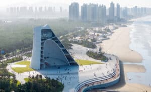 Sun Tower : architecture solaire et matière vivante