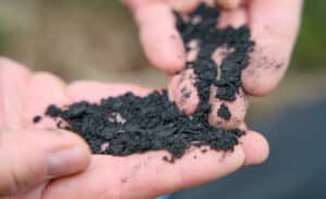 Du biochar pour atténuer l’empreinte du béton